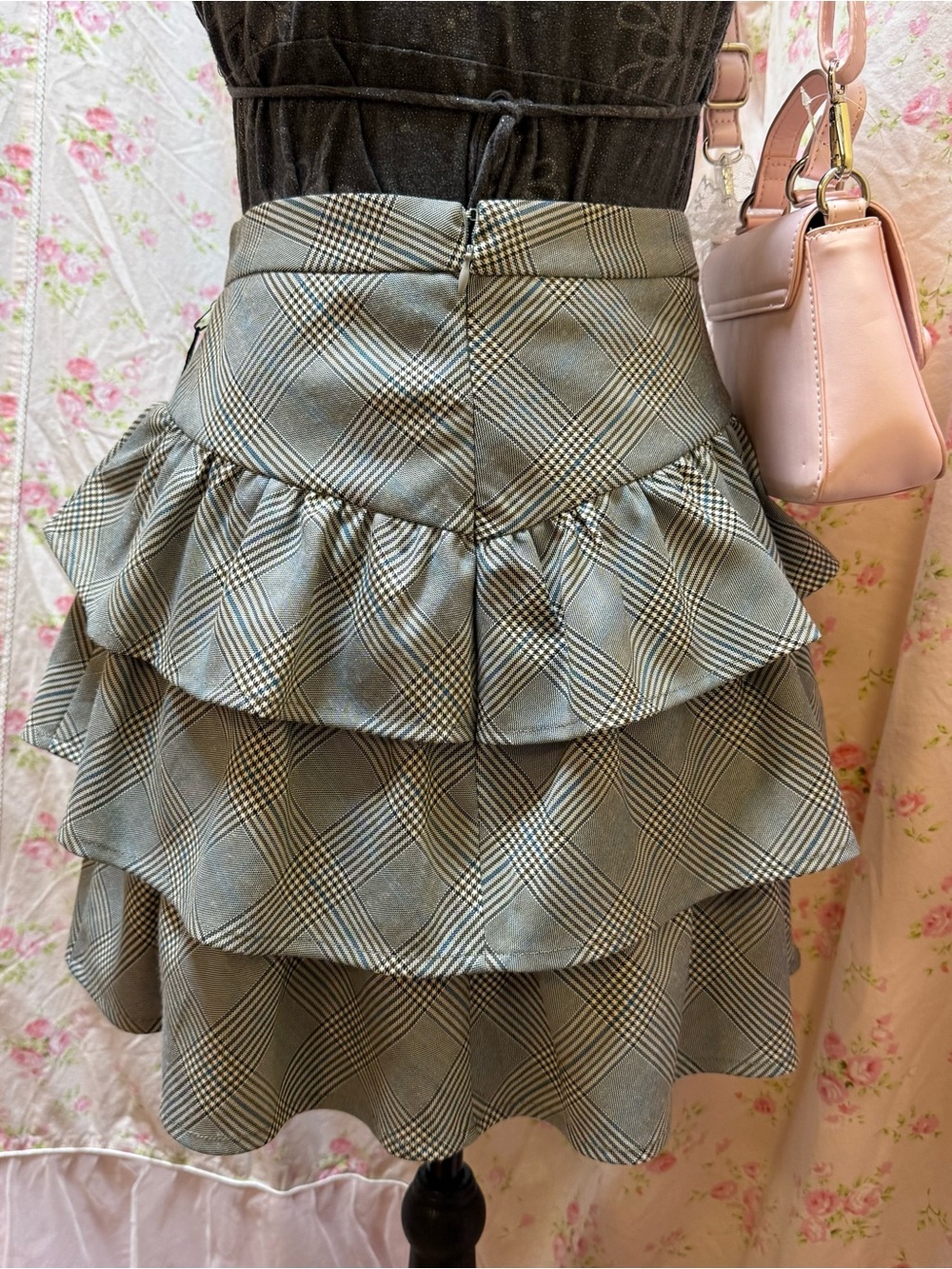 Tiered Plaid A-Line Skirt in Gray - Picture 3 of 4